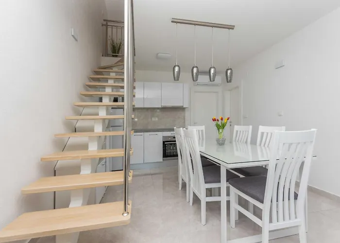 M&a 2 شقة ماكارسكا