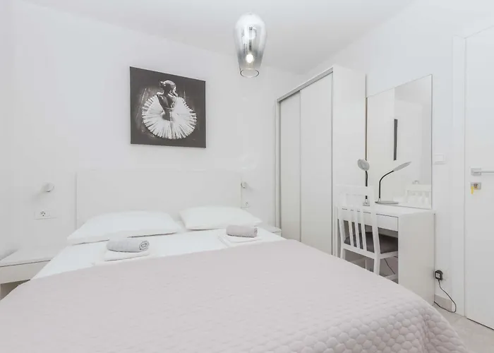 M&a 2 شقة ماكارسكا