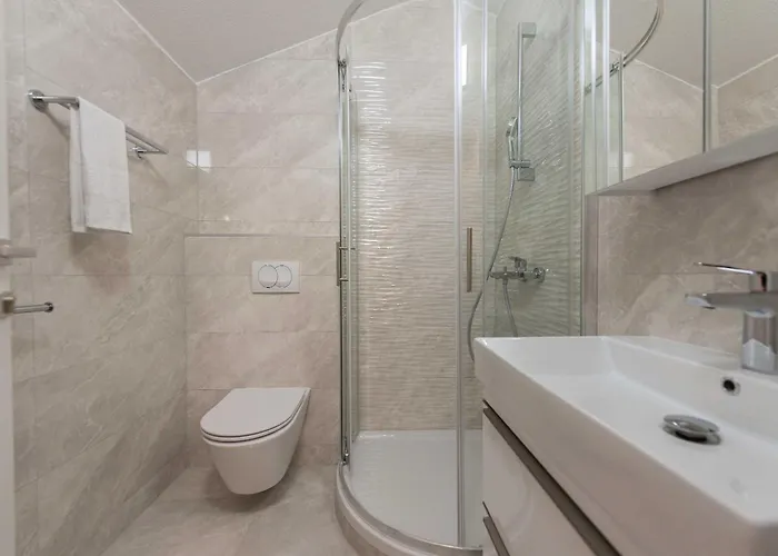 M&a 2 شقة ماكارسكا