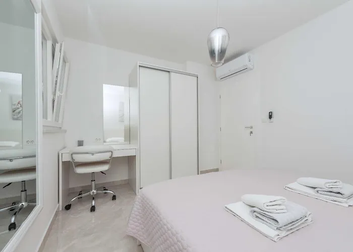 شقة M&a 2 ماكارسكا