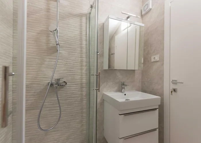 شقة M&a 2 ماكارسكا