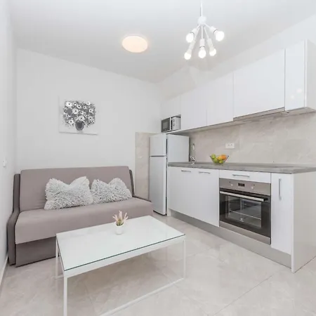 M&a 2 Makarska
