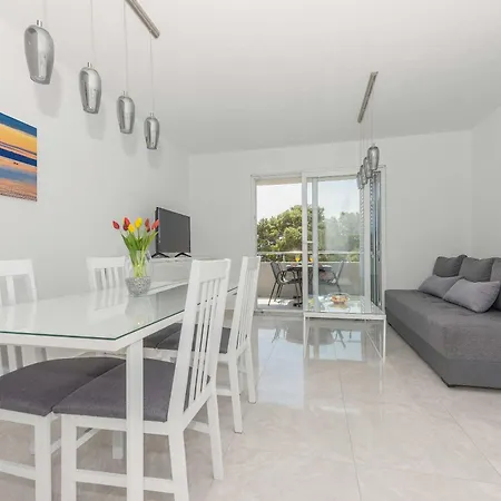 M&a 2 Apartment *