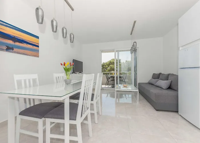 M&a 2 Apartment *